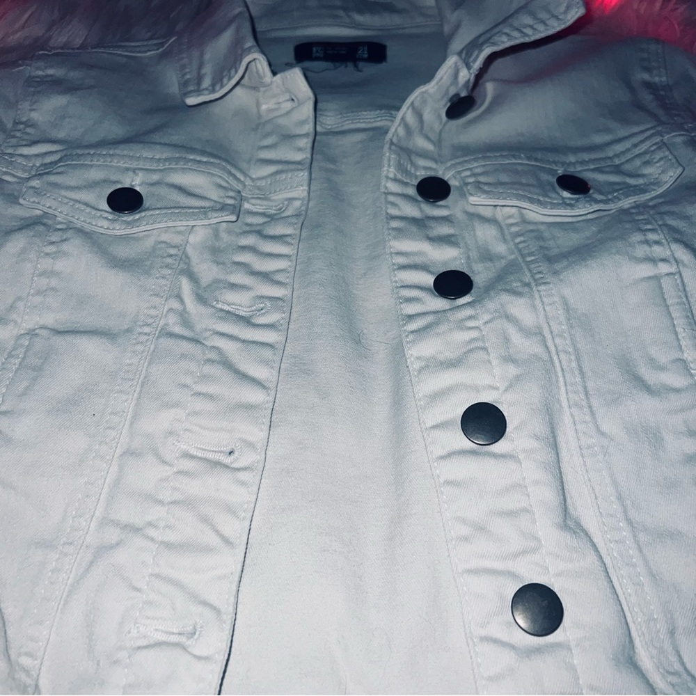 Light jean jacket - Picture 5 of 9